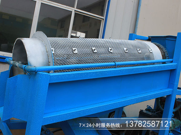 圓筒篩分機根據外形叫滾筒篩物料運行叫回旋篩