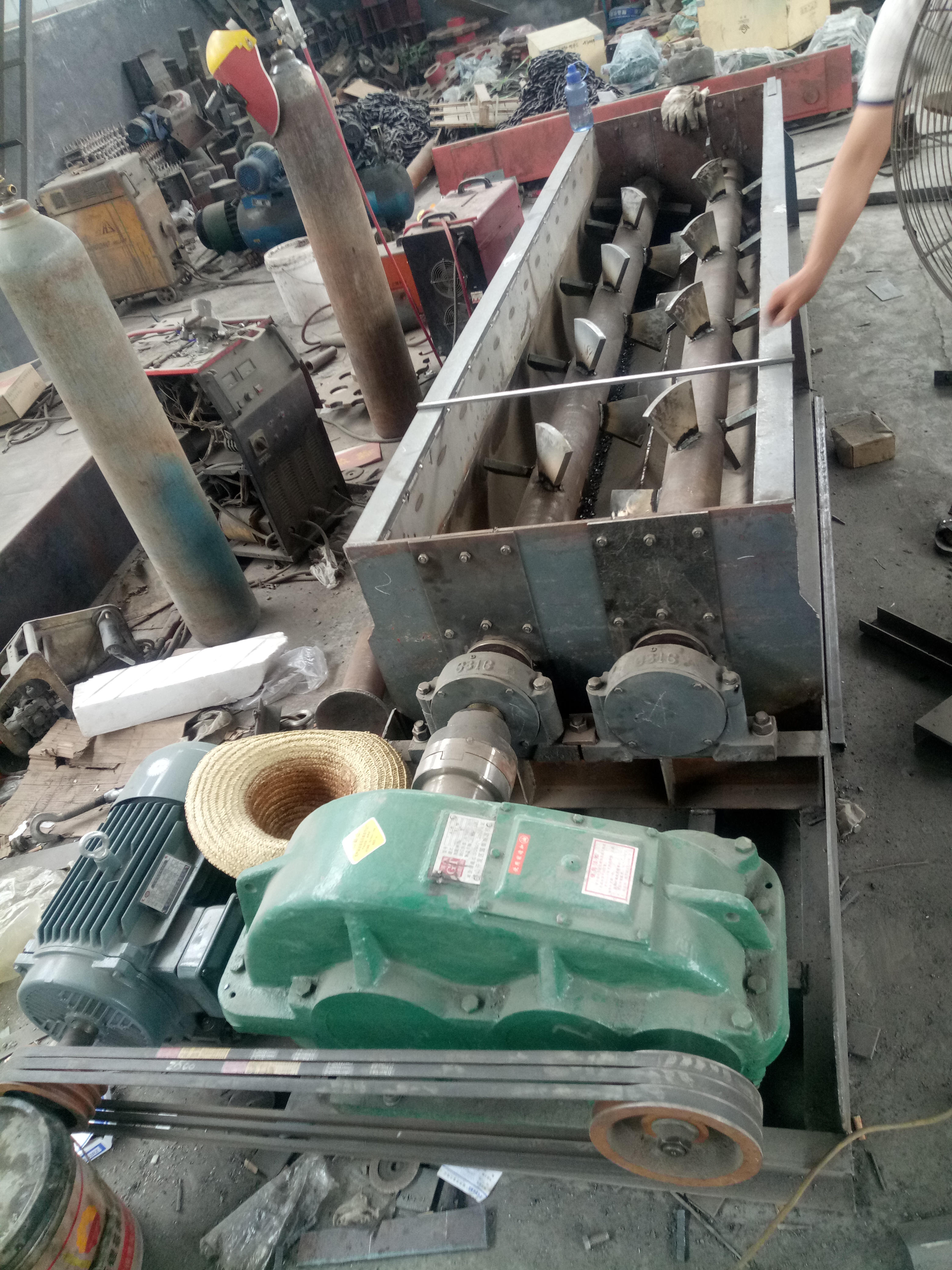 雙軸螺旋輸送機在選購前應注意哪些？