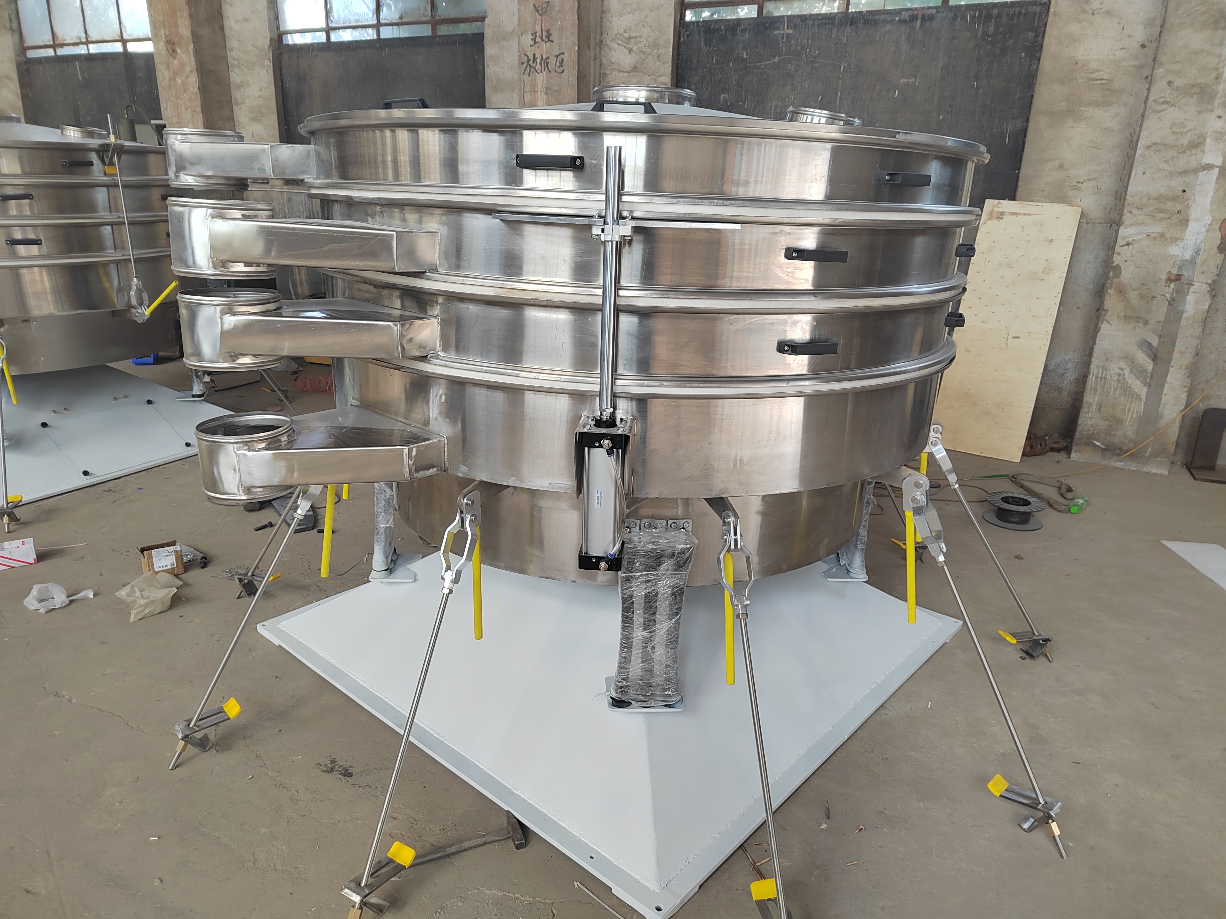 怎樣處理搖擺篩篩分過程中的靜電(搖擺篩工作原理結構圖)